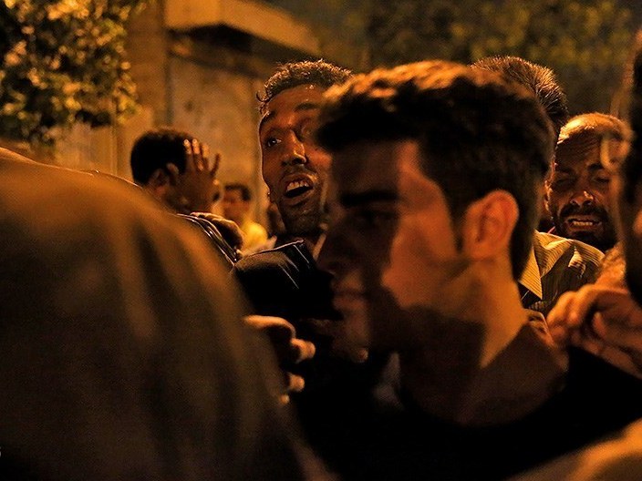 توزیع افطار توسط دانشجویان دانشگاه هنر میان کارتن‌ خواب‌های پایتخت