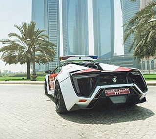 ماشین پلیس دبی
