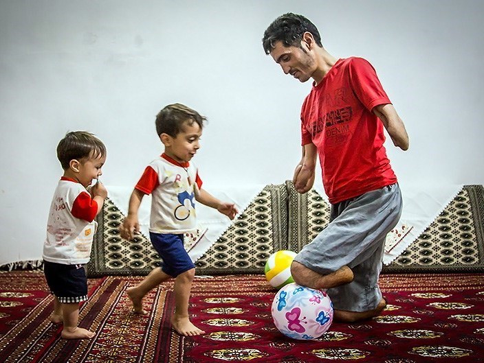 بابا دست و پا ندارد