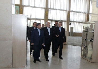 استقبال لاریجانی از ظریف