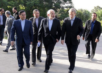 استقبال لاریجانی از ظریف