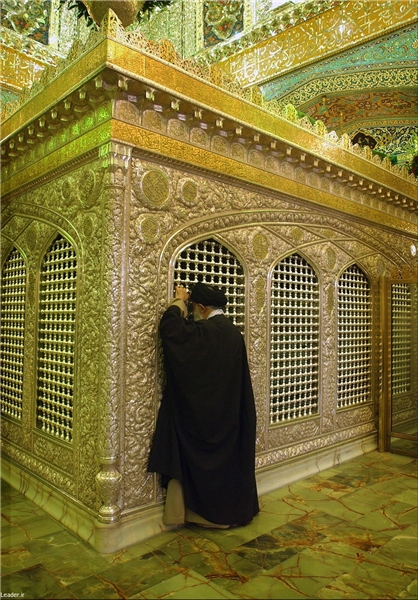 رهبر انقلاب در زیارت امام رضا(ع)