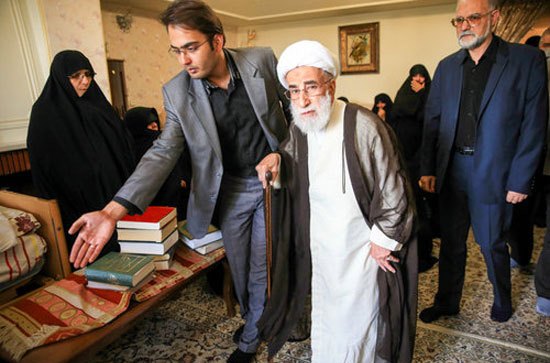 آیت الله جنتی بر پیکر آیت الله خزعلی