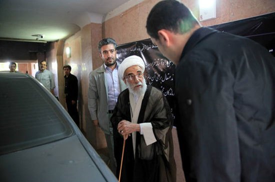 آیت الله جنتی بر پیکر آیت الله خزعلی