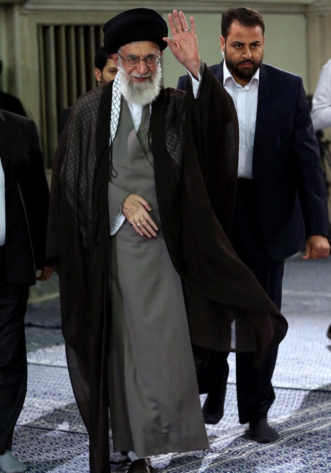 دیدار جمعی از جانبازان و خانواده‌های آنان با رهبر معظم انقلاب