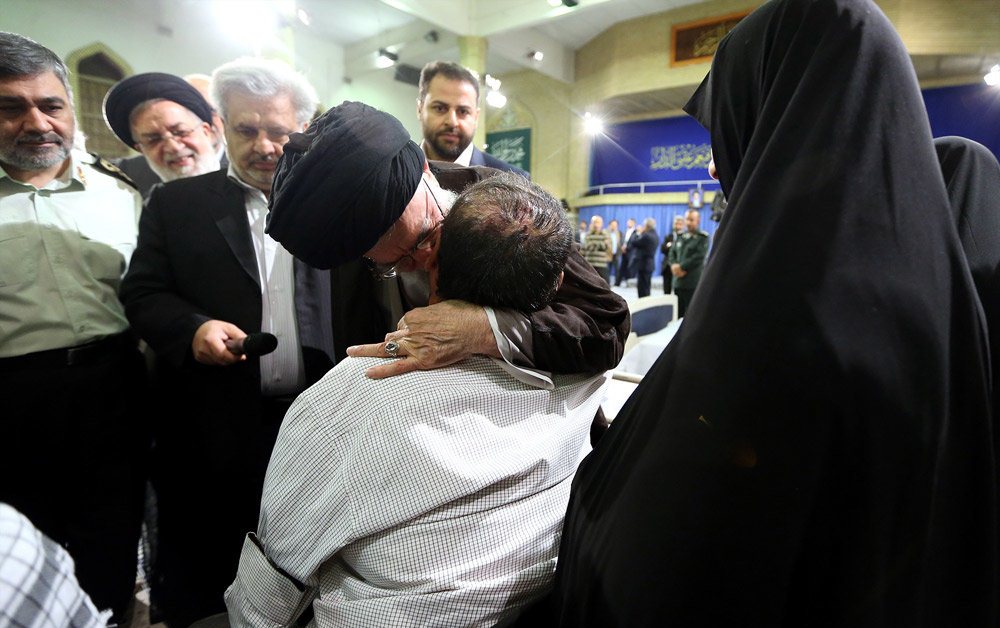 دیدار جمعی از جانبازان و خانواده‌های آنان با رهبر معظم انقلاب