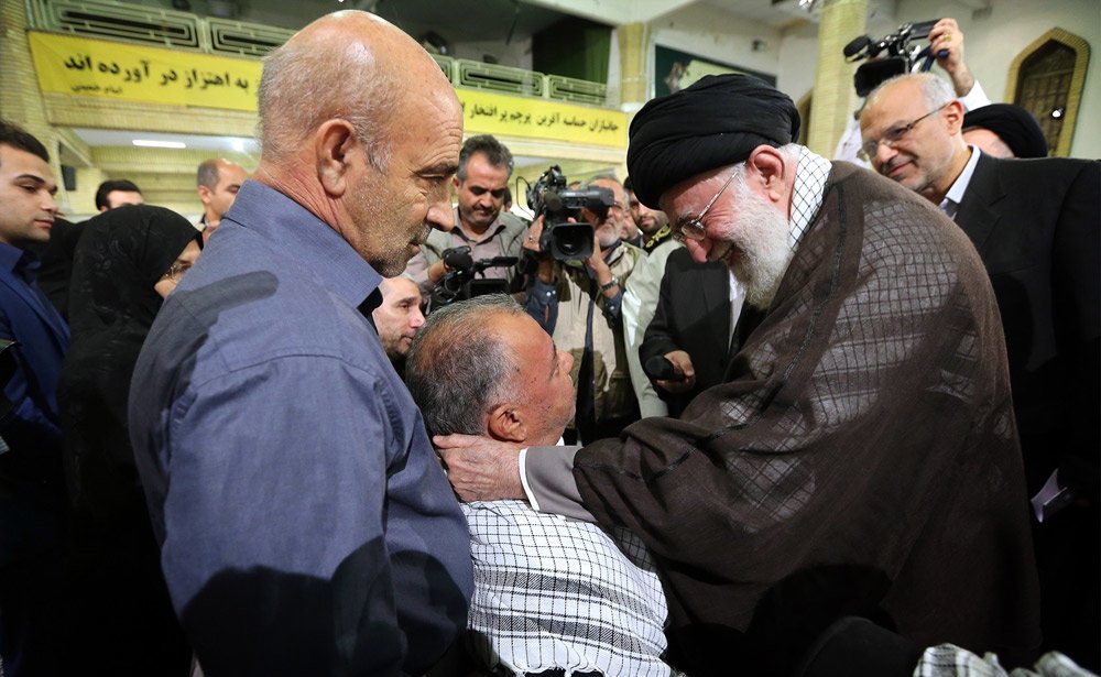 دیدار جمعی از جانبازان و خانواده‌های آنان با رهبر معظم انقلاب
