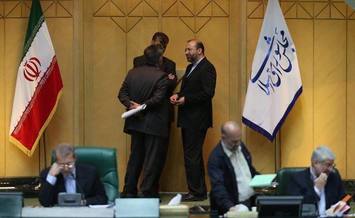 وزیر ورزش هم کارت زرد گرفت