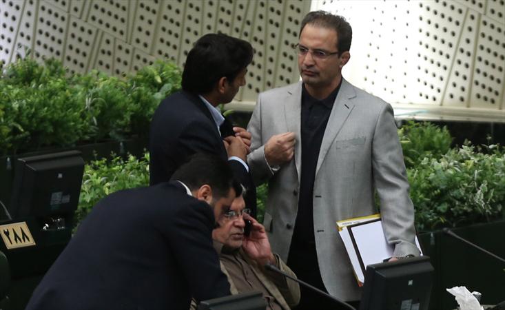 وزیر ورزش هم کارت زرد گرفت