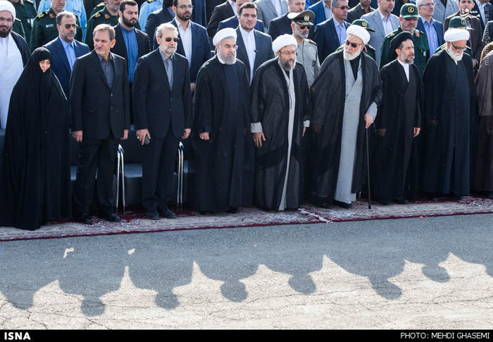 مسئولین در استقبال از شهدای منا