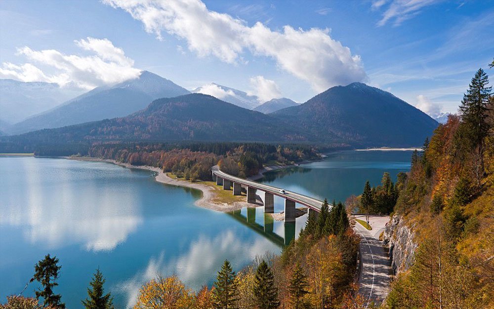 رنگ آمیزی زیبای طبیعت در فصل پاییز