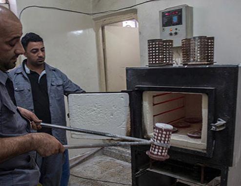 ساخت انگشتر از سنگ قبر مطهر سیدالشهداء(ع) در کربلا