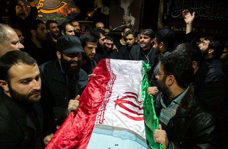 دیدار‌ خانواده های باقری و کریمی با پیکر شهیدانشان