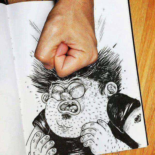 نقاشی که در حال جدال با نقاشی‌های خود است