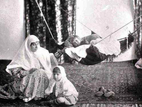 تصاویر نایاب و تاریخی از زنان و دختران ایران در ۱۲۰ سال پیش!