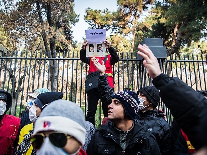 تجمع آتش نشان ها مقابل شهرداری تهران