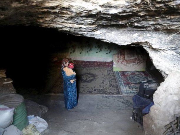 کودکان مظلومی که به غار پناه برده‌اند