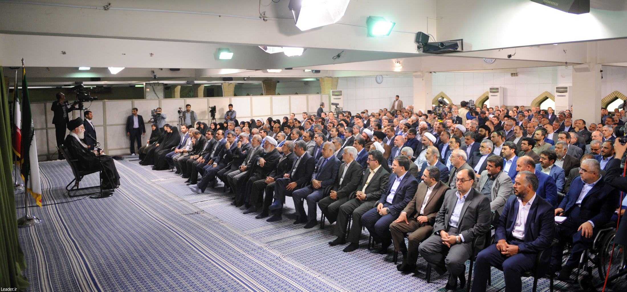 دیدار نمایندگان مجلس دهم با مقام معظم رهبری