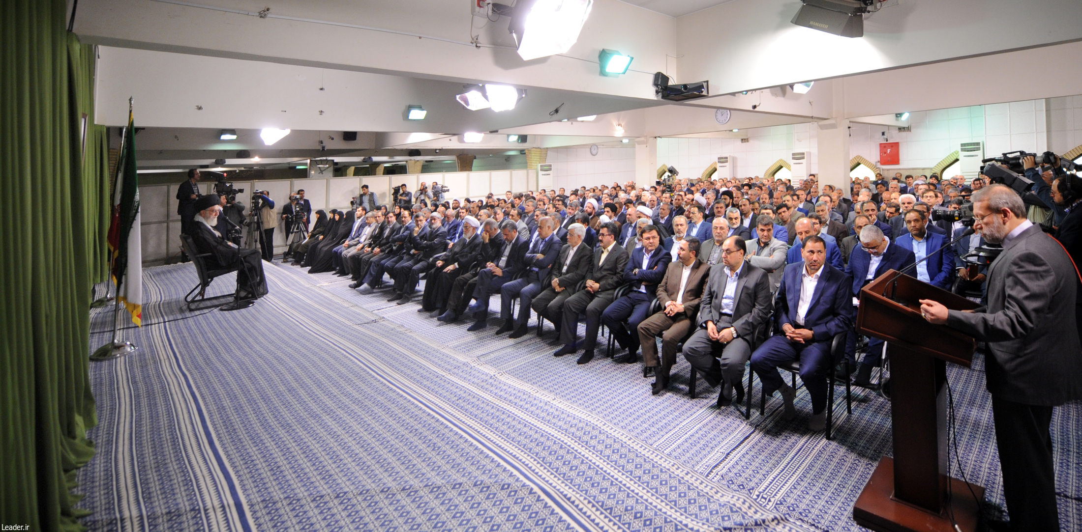 دیدار نمایندگان مجلس دهم با مقام معظم رهبری