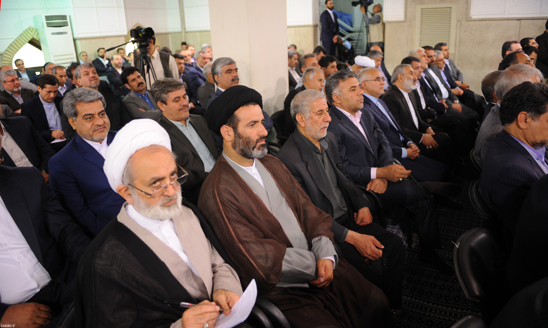 دیدار نمایندگان مجلس دهم با مقام معظم رهبری