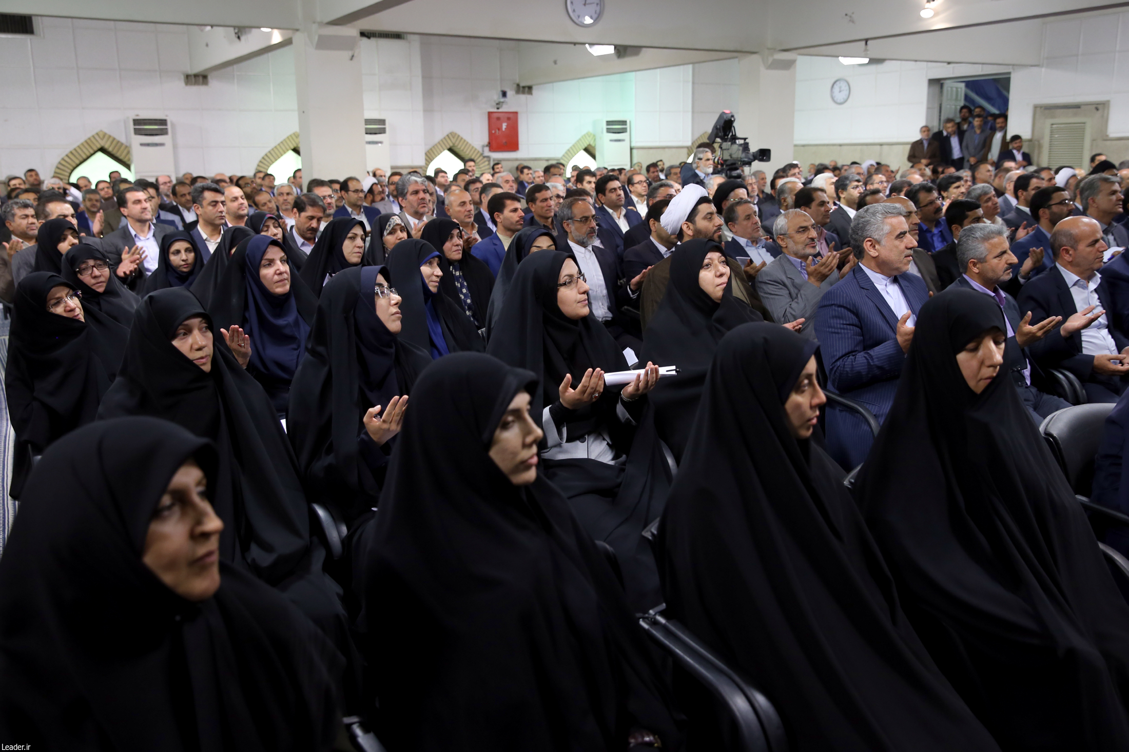 دیدار نمایندگان مجلس دهم با مقام معظم رهبری