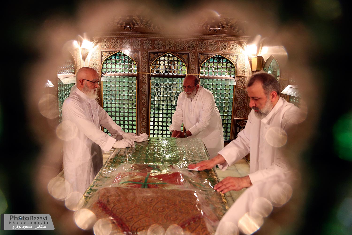 مرامراسم غبارروبی مضجع شریف حضرت رضا (ع)