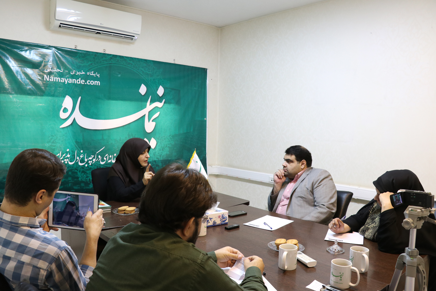 «طیبه سیاوشی شاه عنایتی» نماینده تهران در حاشیه بازدید از تحریریه «نماینده»