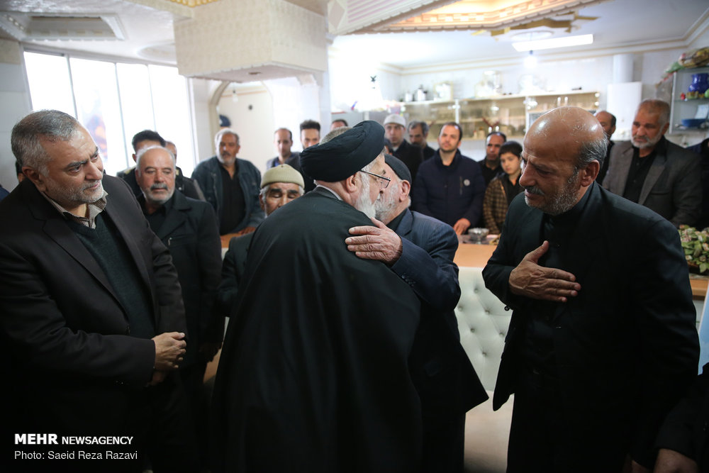 حضور رئیس بنیاد شهید در منازل شهدای حادثه تروریستی زاهدان