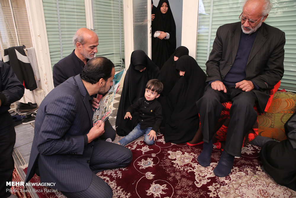 حضور رئیس بنیاد شهید در منازل شهدای حادثه تروریستی زاهدان