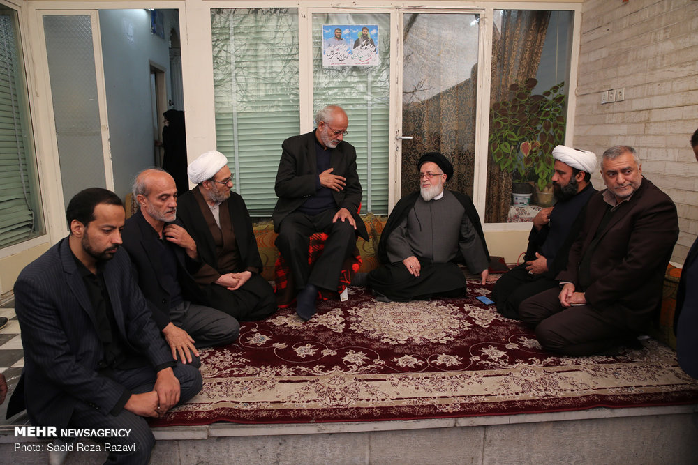 حضور رئیس بنیاد شهید در منازل شهدای حادثه تروریستی زاهدان