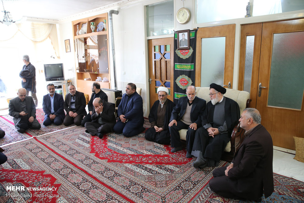 حضور رئیس بنیاد شهید در منازل شهدای حادثه تروریستی زاهدان