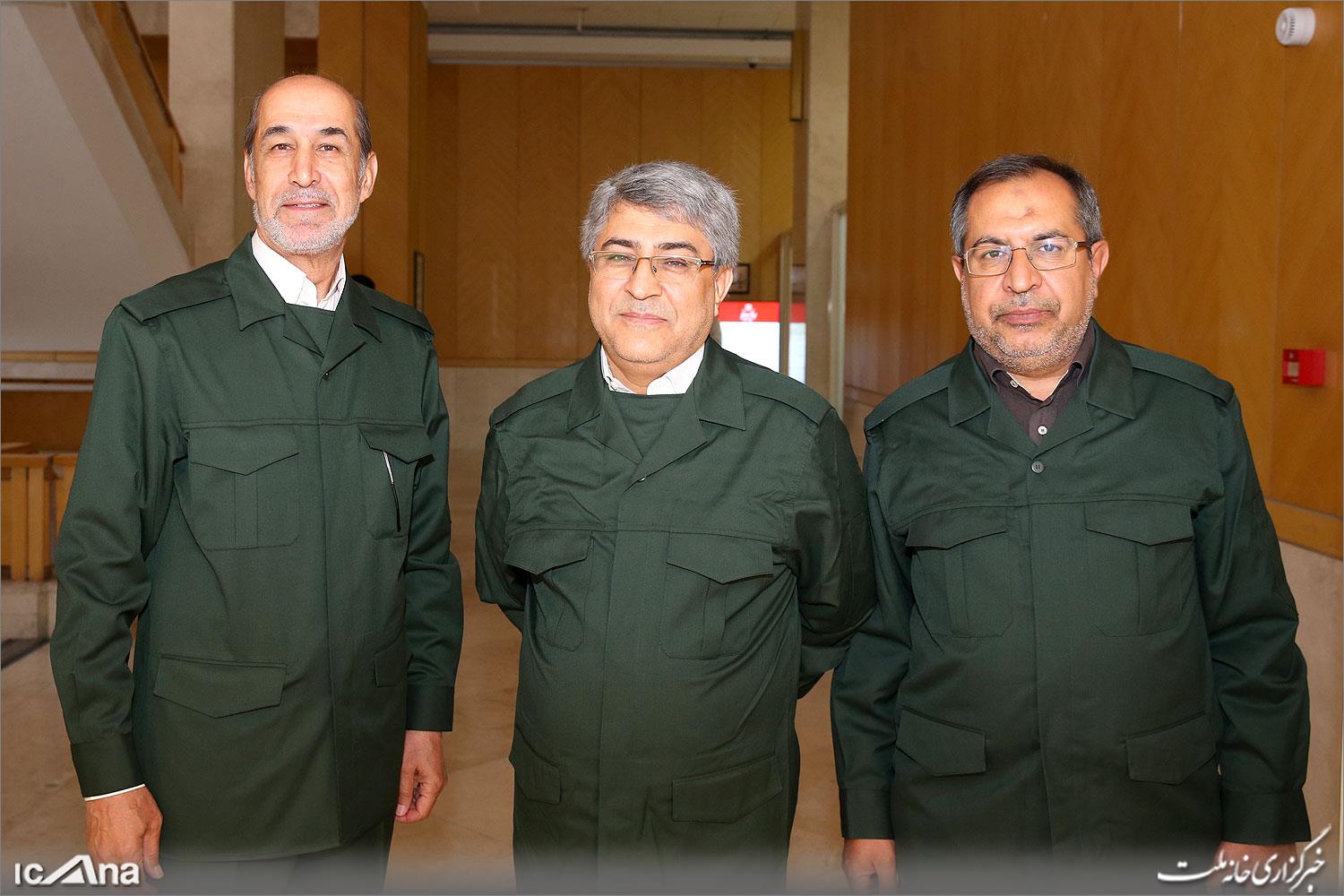 حضور نمایندگان مجلس با لباس سبز پاسداری در صحن علنی