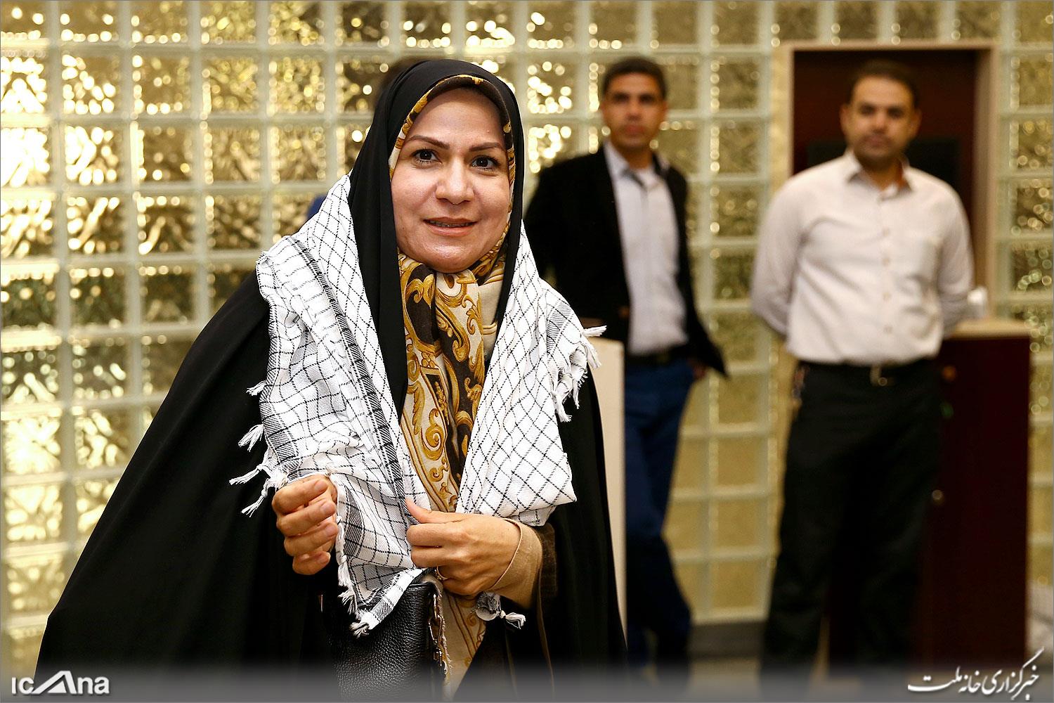 حضور نمایندگان مجلس با لباس سبز پاسداری در صحن علنی