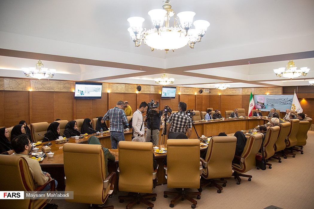 رونمایی از کتاب حدادعادل