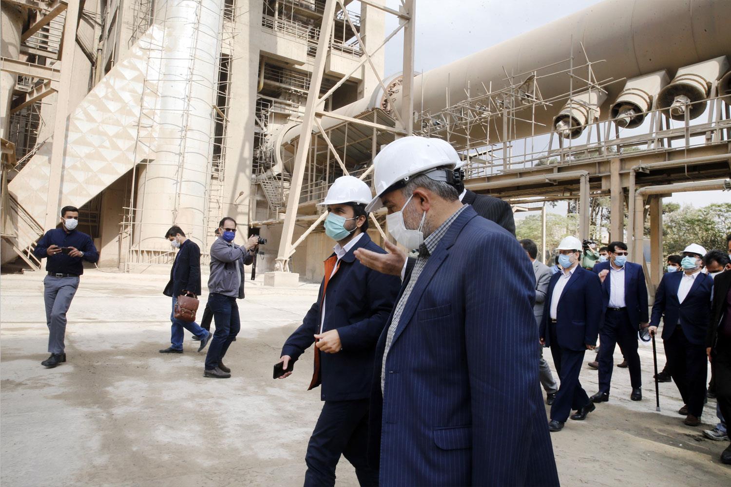 بازدید اعضای مجمع نمایندگان استان تهران از کارخانه سیمان