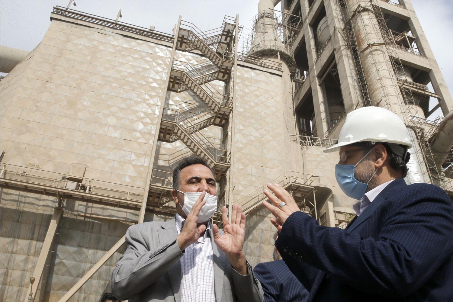 بازدید اعضای مجمع نمایندگان استان تهران از کارخانه سیمان
