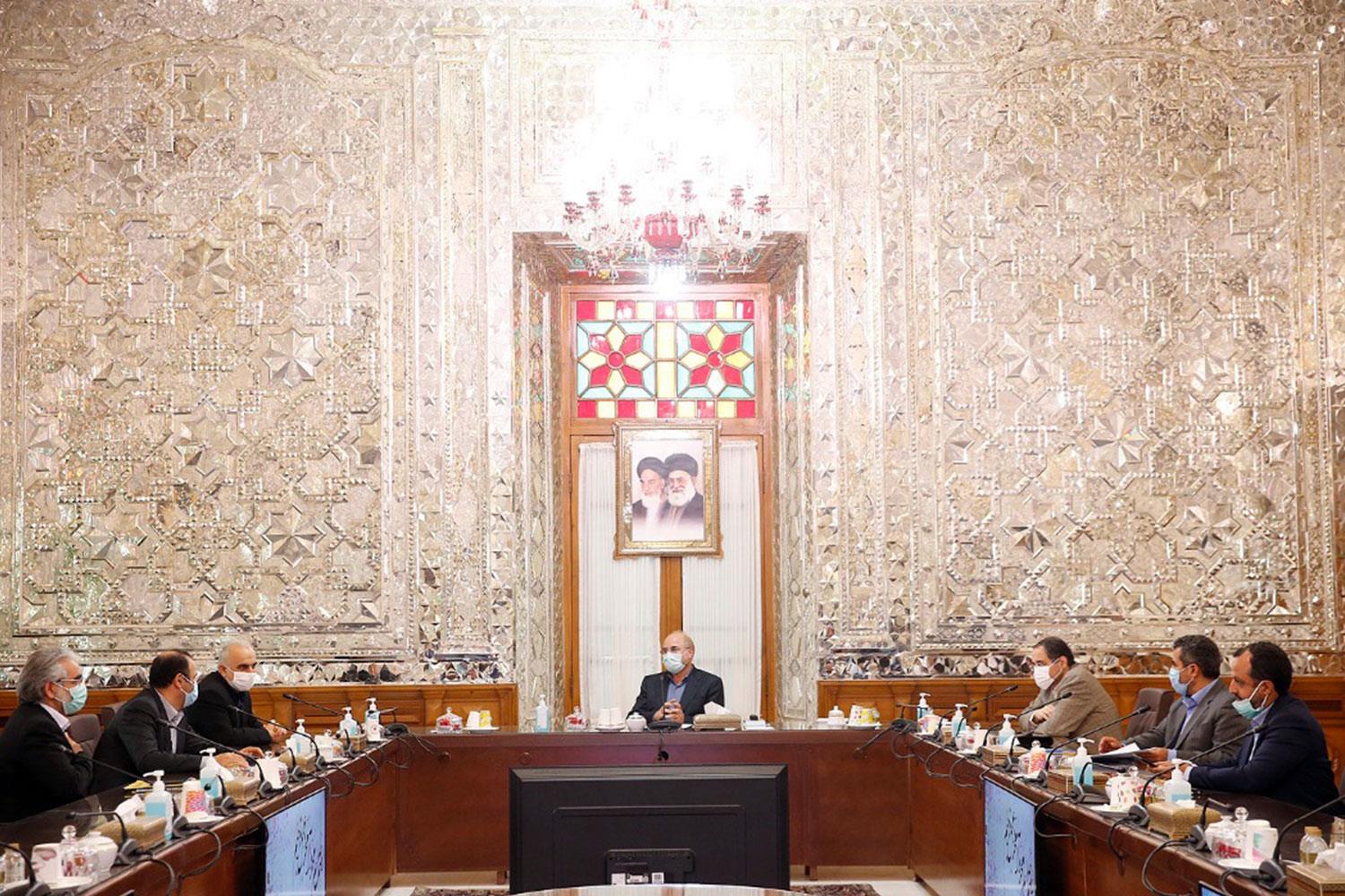 نشست مشترک رئیس مجلس، وزیر اقتصاد و رئیس سازمان بورس با موضوع بررسی مسائل بازار سرمایه