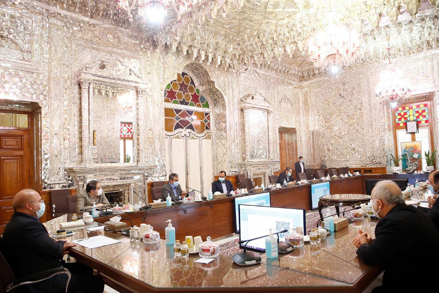 نشست مشترک رئیس مجلس، وزیر اقتصاد و رئیس سازمان بورس با موضوع بررسی مسائل بازار سرمایه
