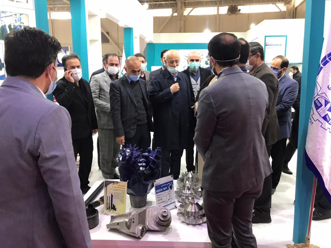 حضور رئیس کمیسیون صنایع مجلس در نمایشگاه نفت،گازو پتروشیمی