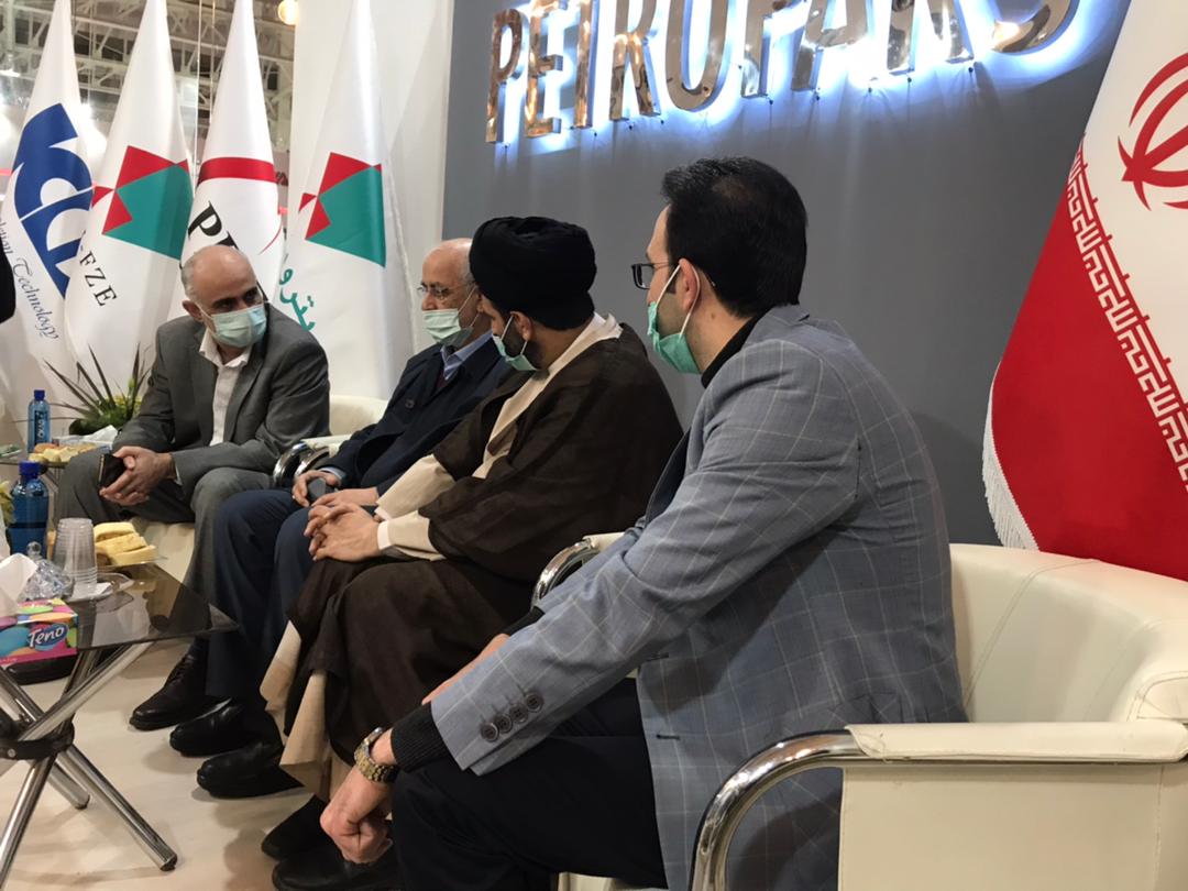 حضور رئیس کمیسیون صنایع مجلس در نمایشگاه نفت،گازو پتروشیمی