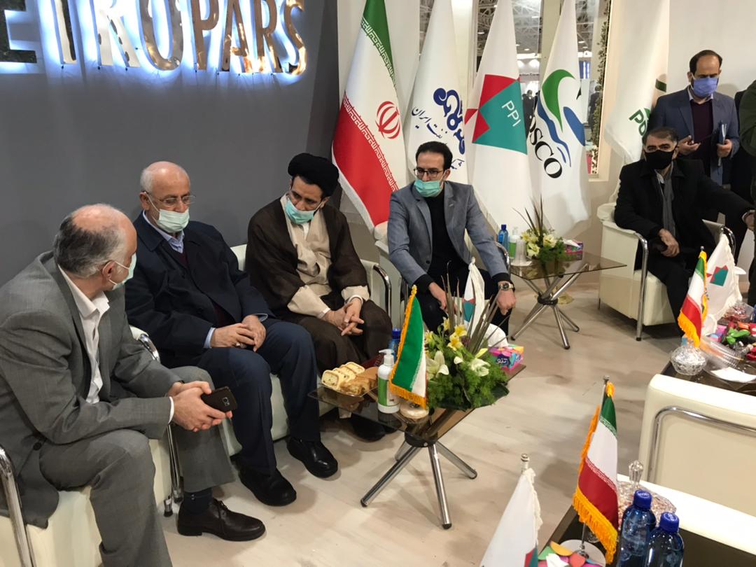 حضور رئیس کمیسیون صنایع مجلس در نمایشگاه نفت،گازو پتروشیمی
