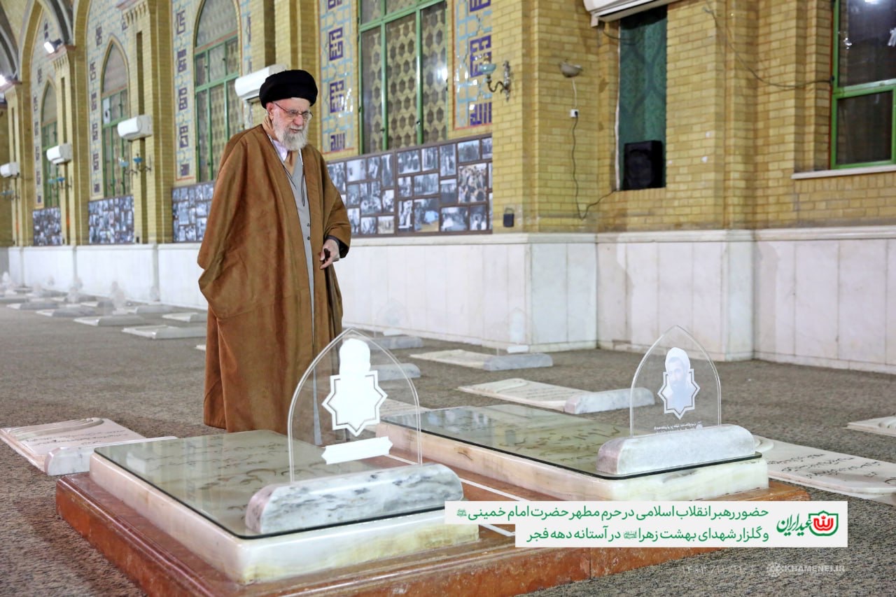 حضور رهبر انقلاب در مرقد امام راحل و گلزار شهدا